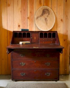 Honoré, le grand secrétaire en bois foncé N°118