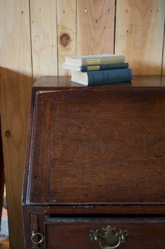 Honoré, le grand secrétaire en bois foncé N°118