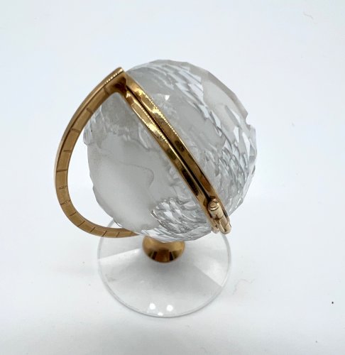 Horloge de bureau Swarovski – Globe en cristal taillé, monture dorée