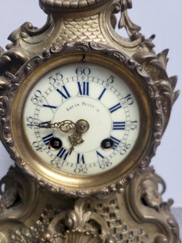 HORLOGE EN BRONZE LOUIS XV DU XIX ème SIECLE N50