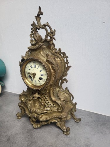 HORLOGE EN BRONZE LOUIS XV DU XIX ème SIECLE N50