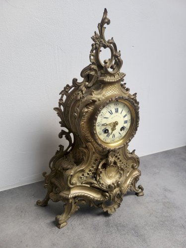 HORLOGE EN BRONZE LOUIS XV DU XIX ème SIECLE N50