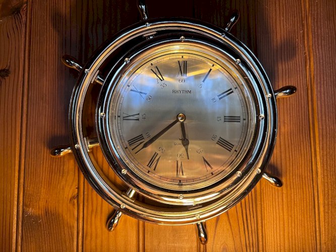 Horloge marine en forme de barre de navire – Rhythm – Quartz