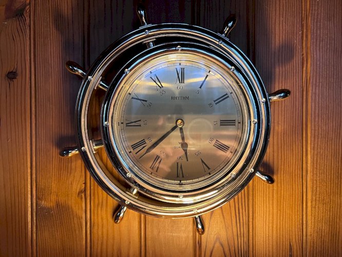 Horloge marine en forme de barre de navire – Rhythm – Quartz