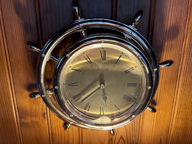 Horloge marine en forme de barre de navire – Rhythm – Quartz