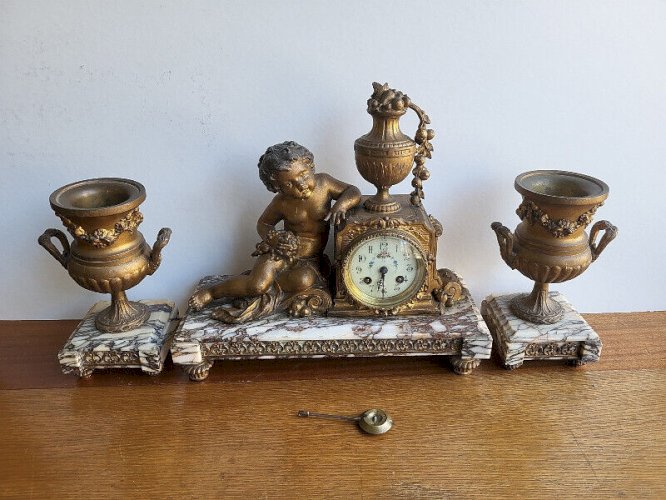 HORLOGE PENDULE ANGELOTS EN REGULE AVEC 2 CASSOLETTES N° 24