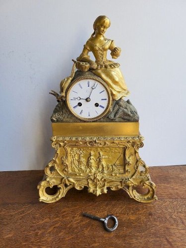 HORLOGE PENDULE EN BRONZE DORE MOUVEMENT A FIL DE FABREGE A MONTPELLIER N° 1
