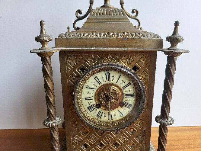 HORLOGE PENDULE EN BRONZE DU XIX ème SIECLE N° 10