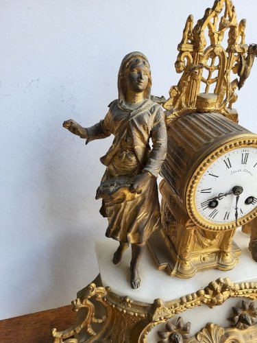 HORLOGE PENDULE EN REGULE DORE DECOR CHASSEUR N° 4