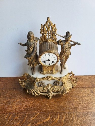 HORLOGE PENDULE EN REGULE DORE DECOR CHASSEUR N° 4