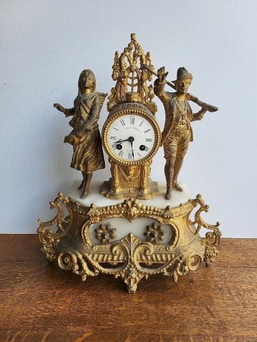 HORLOGE PENDULE EN REGULE DORE DECOR CHASSEUR N° 4