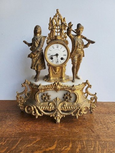 HORLOGE PENDULE EN REGULE DORE DECOR CHASSEUR N° 4
