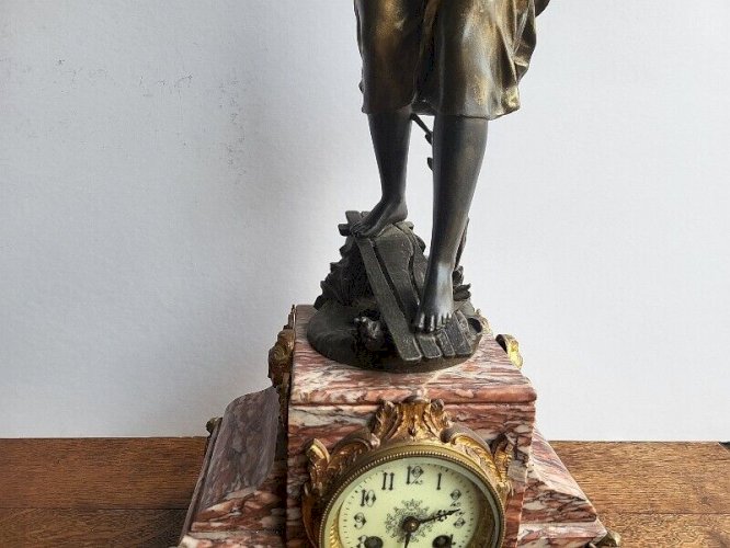 HORLOGE PENDULE EN REGULE ET MARBRE ROSE N° 5