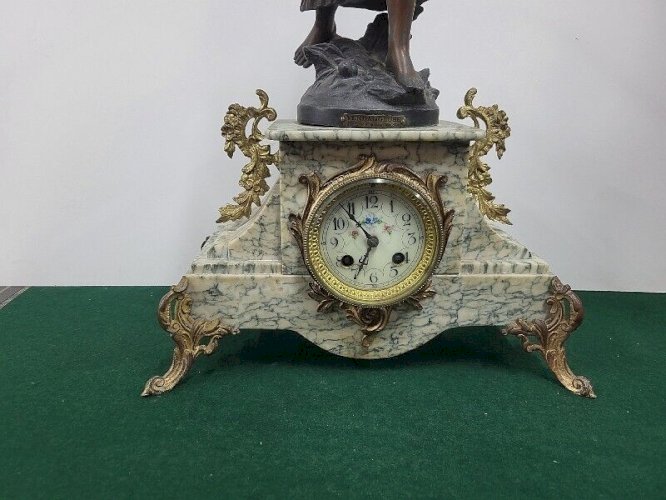 HORLOGE PENDULE MARBRE ET REGULE VENDANGEUSE PAR MOREAU