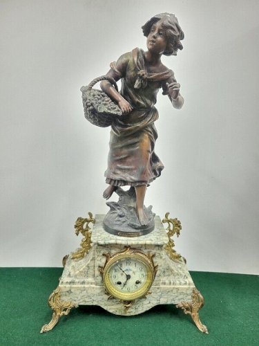 HORLOGE PENDULE MARBRE ET REGULE VENDANGEUSE PAR MOREAU