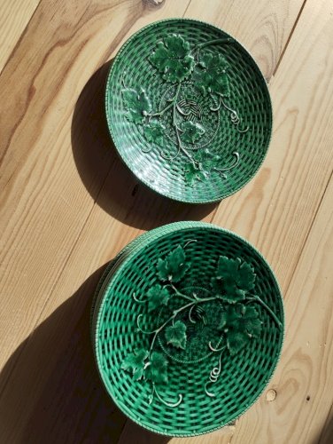 Ensemble d’assiettes à dessert Sarreguemines – Barbotine Art Nouveau, décor feuilles (7 pièces)