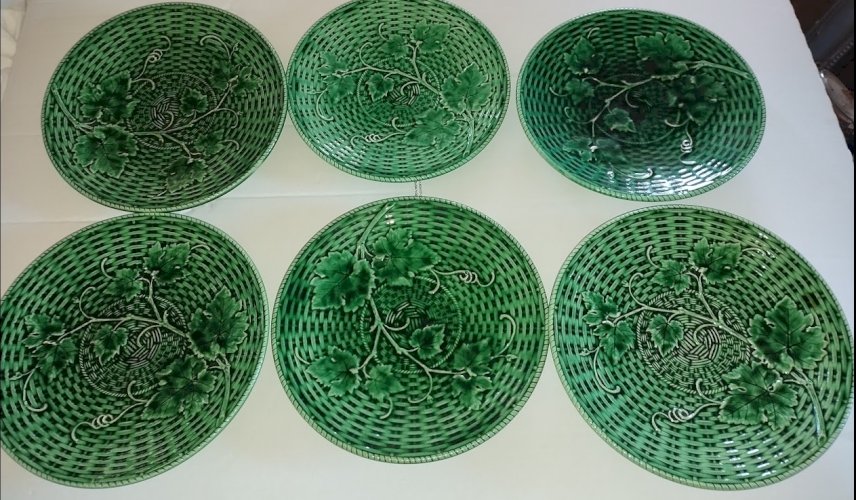 Ensemble d’assiettes à dessert Sarreguemines – Barbotine Art Nouveau, décor feuilles (7 pièces)