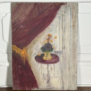 Huile sur carton nature morte au rideau et aux fleurs XXe L1030