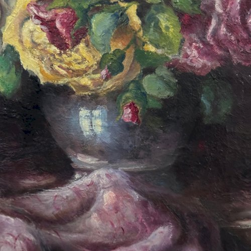 Huile sur toile bouquet de roses et drapé XXe par R. Roque cadre cérusé A5832