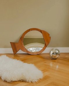Igor, the wooden mirror No. 820