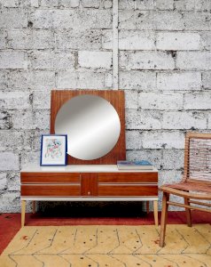 Igor, the wooden mirror No. 91