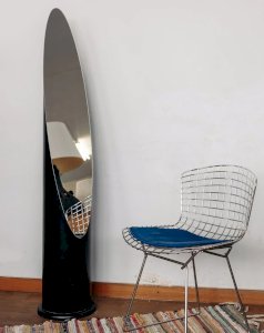 Igor, the Lipstick Mirror No. 154