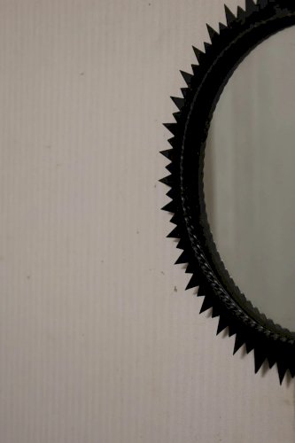 Igor, le miroir soleil en métal noir N°884