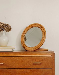 Igor, the free-standing rattan mirror No. 816