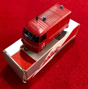  Peugeot J9 fourgon electro-ventilateur Pompier 1/50 Solido