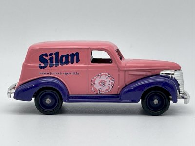  Chevrolet Panel Van Silan 1/43 Lledo Classic Car