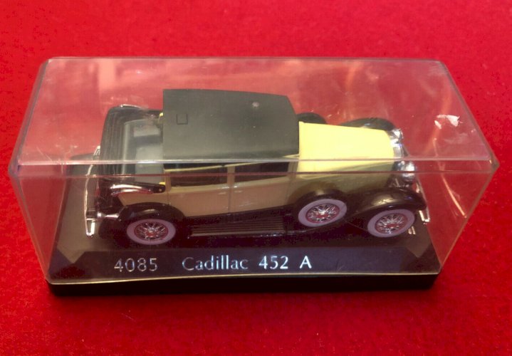  Cadillac 452A 1/43 Solido