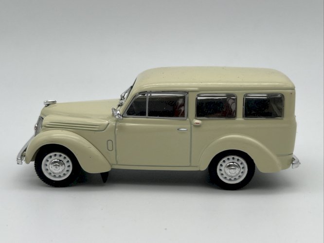  Renault Juvaquatre 1/43 Norev