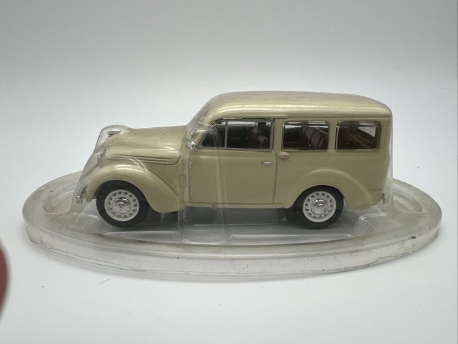  Renault Juvaquatre 1/43 Norev