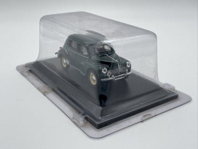  Renault 4 CV Grand Luxe Type R1060 (1950) 1/43 Eligor