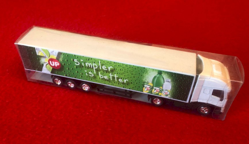  Semi-remorque 1040 7Up 1/87 HO