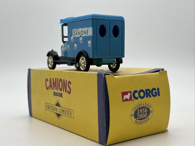Camionnette Bull Nose Morris Van Danone (1924) 1/43 Corgi