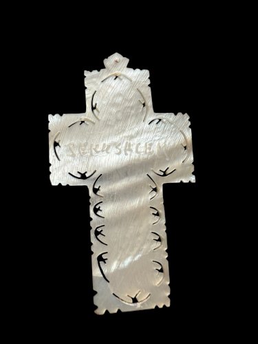 Important pendentif croix XIXe siècle unisexe nacre sculpté Jérusalem religion