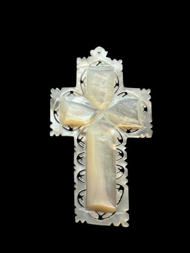 Important pendentif croix XIXe siècle unisexe nacre sculpté Jérusalem religion