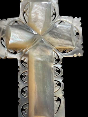 Important pendentif croix XIXe siècle unisexe nacre sculpté Jérusalem religion
