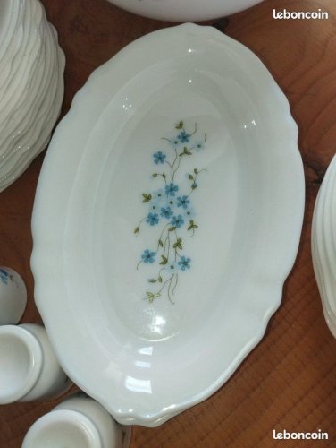 Important service Arcopal Myosotis / Veronica – Lot complet indissociable – État exceptionnel