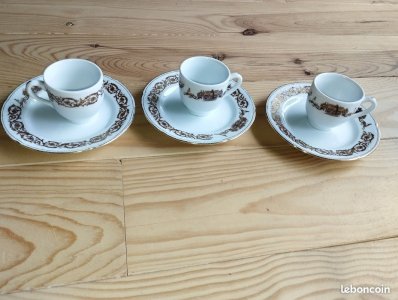 IMPORTANT SERVICE EN PORCELAINE DE LIMOGES GDA – DÉCOR « MANOIR DE CHAUBUISSON » – 41 PIÈCES