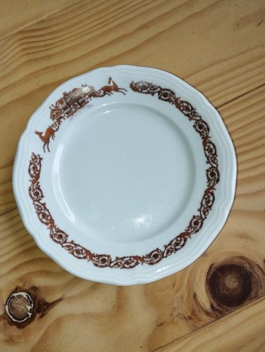 Important service en porcelaine de Limoges – GDA – décor « Manoir de Chaubuisson » – 41 pièces