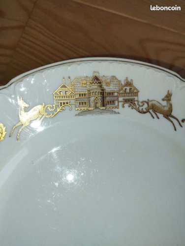 IMPORTANT SERVICE EN PORCELAINE DE LIMOGES GDA – DÉCOR « MANOIR DE CHAUBUISSON » – 41 PIÈCES