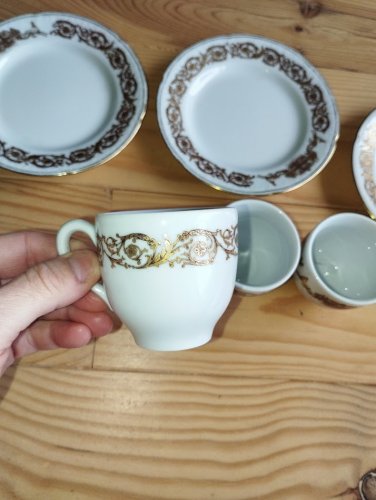 Important service en porcelaine de Limoges – GDA – décor « Manoir de Chaubuisson » – 41 pièces