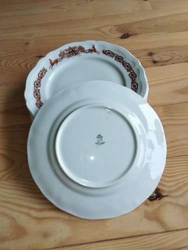 Important service en porcelaine de Limoges – GDA – décor « Manoir de Chaubuisson » – 41 pièces