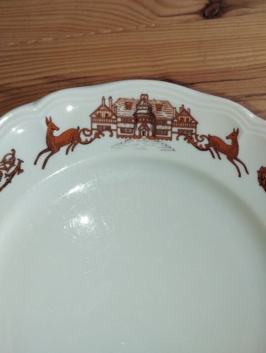 Important service en porcelaine de Limoges – GDA – décor « Manoir de Chaubuisson » – 41 pièces