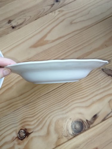 Important service en porcelaine de Limoges – GDA – décor « Manoir de Chaubuisson » – 41 pièces