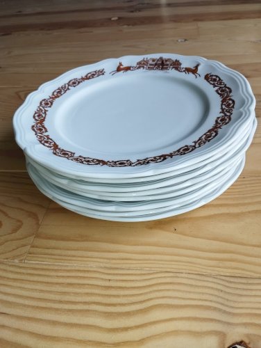 Important service en porcelaine de Limoges – GDA – décor « Manoir de Chaubuisson » – 41 pièces