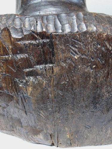 Imposant buste de femme en bois massif sculpté à la gouge XIXe