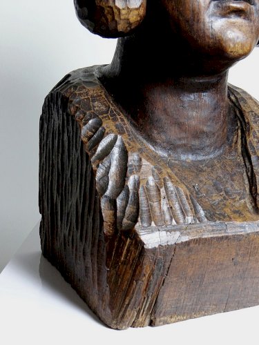 Imposant buste de femme en bois massif sculpté à la gouge XIXe